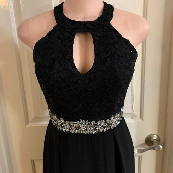 Women’s junior black halter maxi dress size (M) - Picture 10 of 11